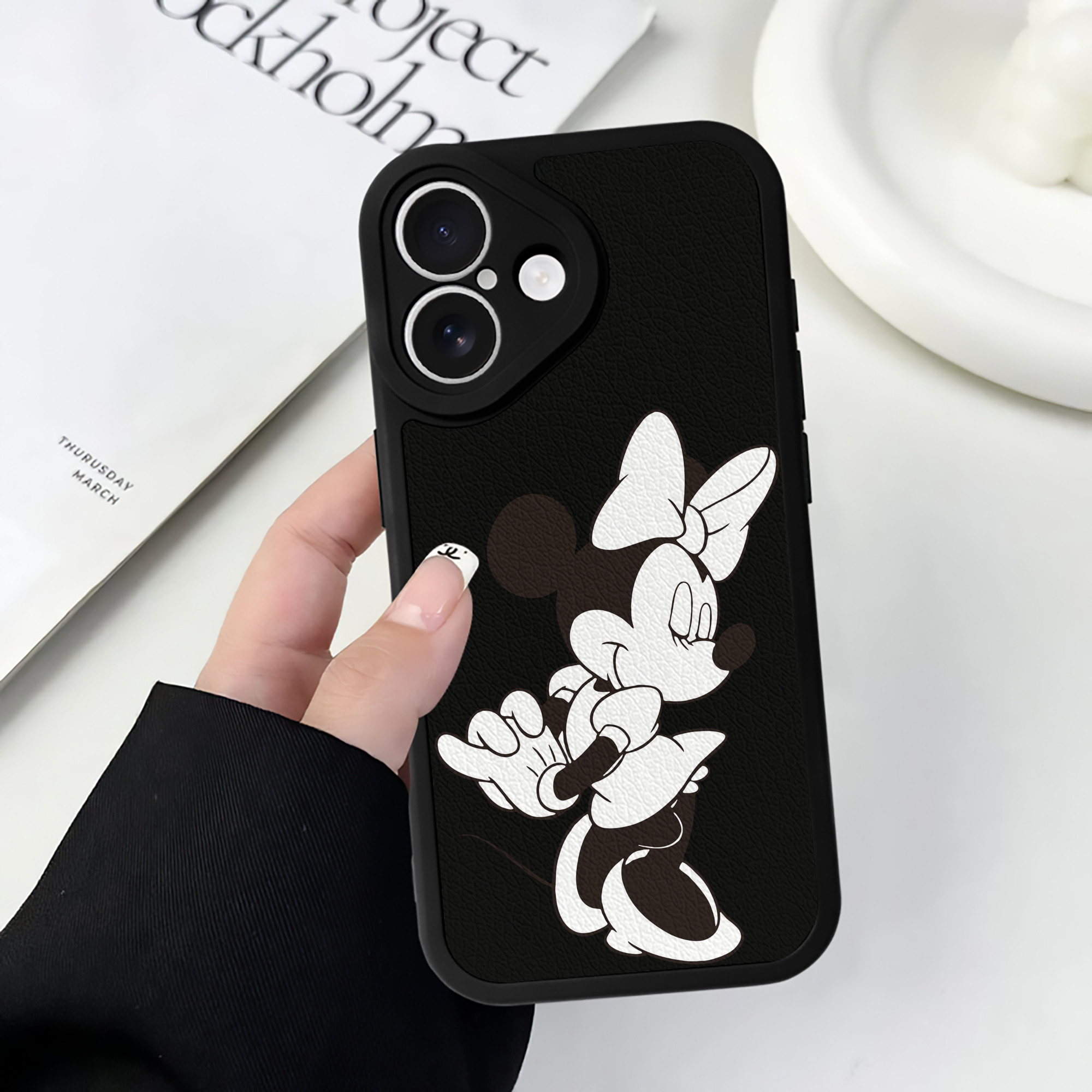 （画像用） ミッキーマウス Mickey Mouse 【iPhone 16シリーズ対応】シリコンスマホケース（レザー調） 材質：シリコン